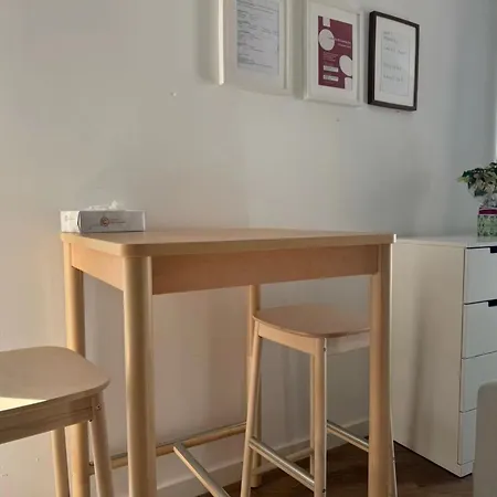 Comfy Near Metro & Airport Alloggio in famiglia *